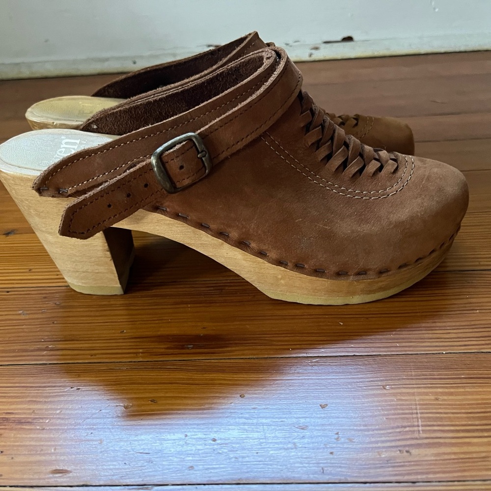 Sven No. 6 tan high heel clogs size 39. Like new.